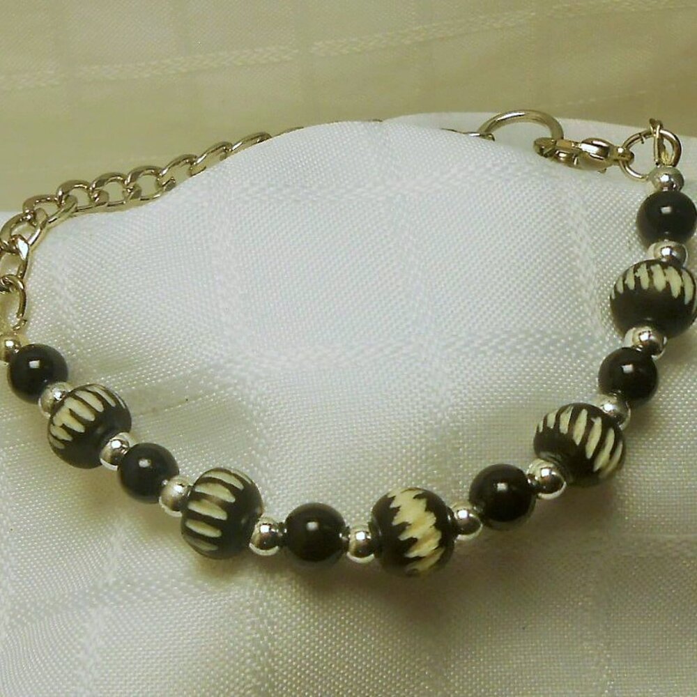 Handmade jewelry set with bracelet and earrings with engraved elk bone beads